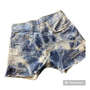 Levi’s 501 size 29 custom bleach dye raw hem distressed denim jean shorts